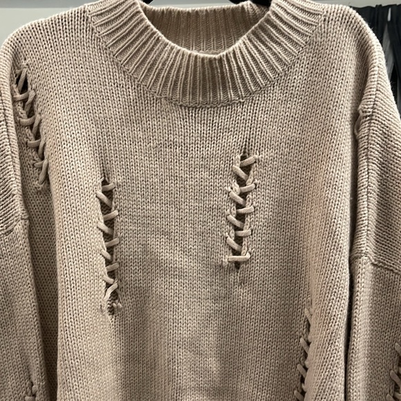 Lush - Picture 3 of 6